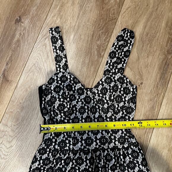 TOPSHOP Women's Sweetheart Neckline Floral Lace Mini Dress Size 2 - Picture 5 of 7